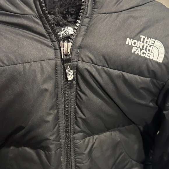 The North Face Black Hooded Fleece Winter Puffer Jacket Size 2T - Picture 5 of 6